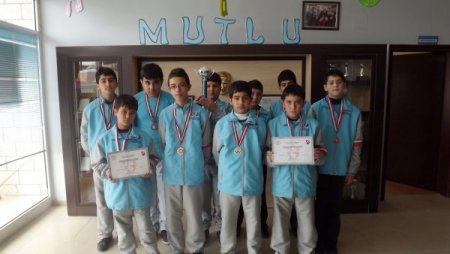 Mutlu Ortaokulu, güreşte Mersin üçücüsü oldu