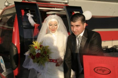 Mutluluğa ilk adımı, Erciyes'te gondolda attılar