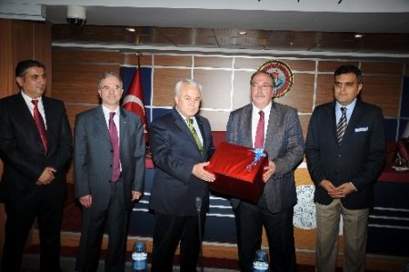 MUTSO Meclis Başkanlığı'nda görev devir teslimi yapıldı