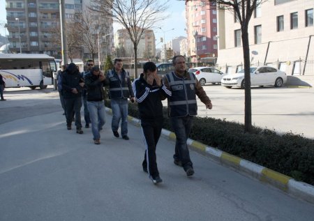 Muvazzafların vekaletiyle OYAK’tan sahte belgelerle kredi çeken çete çökertildi