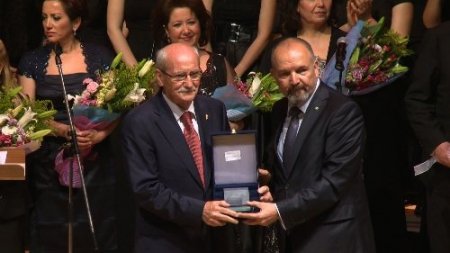 Muzaffer Sarısözen anıldı