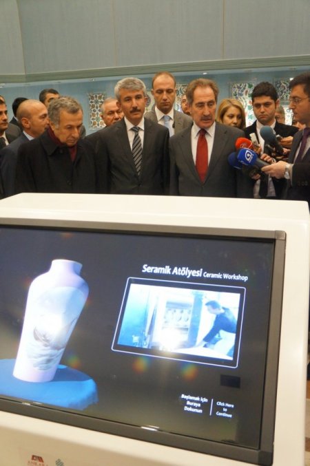 Müzelere gelen ziyaretciler dijital ortamda çini yapacak