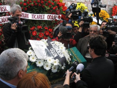 Müzisyen Cemil Özeren son yolculuğuna uğurlandı