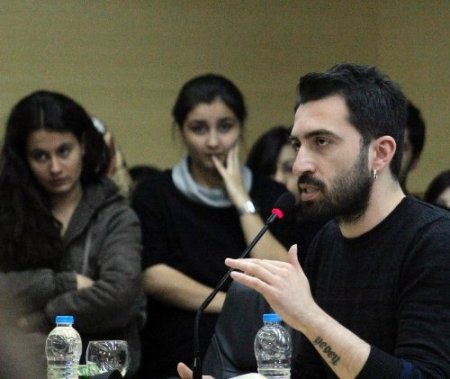 Müzisyen ve oyuncu Erdem Yener, SAÜ'de öğrencilerle buluştu