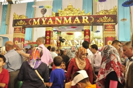 Myanmar standı ziyaretçi akınına uğradı