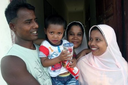 Myanmar'dan sallarla kaçan Müslümanlar, Endonezya'ya sığındı
