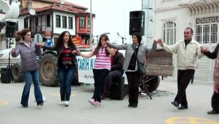 Myrleia Antik Kent için davullu zurnalı yürüyüş