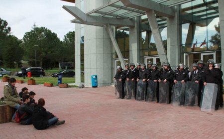 Naci Koru: Suriye’den kaçan insanlara kucak açmaya devam edeceğiz