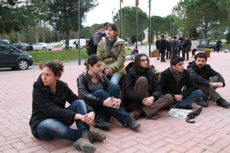 Naci Koru: Suriye’den kaçan insanlara kucak açmaya devam edeceğiz