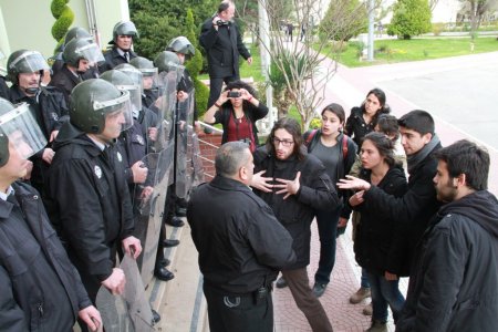 Naci Koru: Suriye’den kaçan insanlara kucak açmaya devam edeceğiz