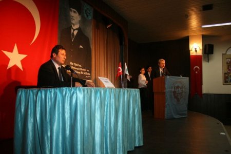 Nadim Macit: Bir Gönderilmiş, Bir De İçi Boşaltılmış Din Var