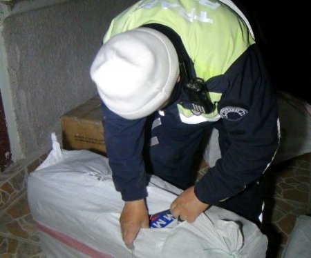 Nakliye TIR'ıyla kaçakçılık polise takıldı