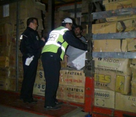 Nakliye TIR'ıyla kaçakçılık polise takıldı