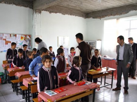 Naksan çalışanlarından köy okuluna eğitim yardımı