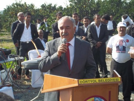 Narenciye işçileri hasat şenliğinde halay çekti