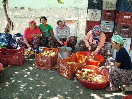 Narın Hem Kendisini Hem De Ekşisini Satıyorlar
