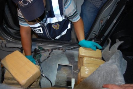 Narkotik operasyonu polis kamerasında