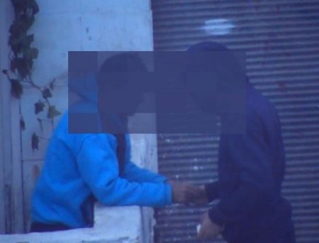 Narkotik polisi uyuşturucu satışını görüntüledi