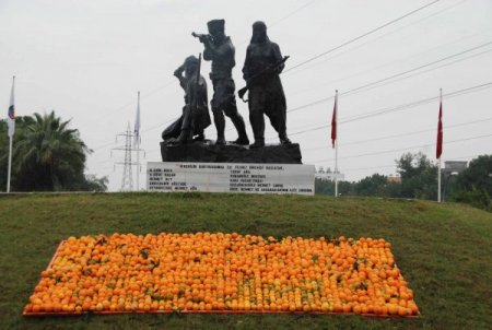 Nasreddin Hoca festivalde konuştu: Portakal ömrü uzatır
