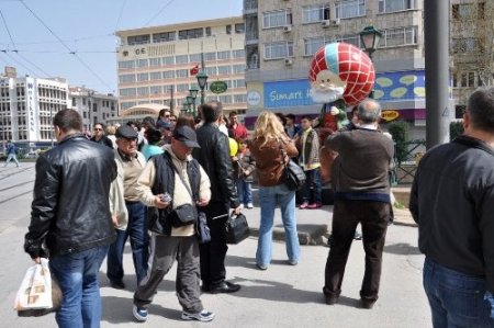 Nasrettin Hoca'nın 'doğuran kazan' heykeli ilgi odağı oldu