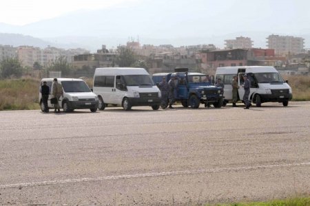 NATO heyeti İskenderun eski havaalanı arazisinde incelemede bulundu