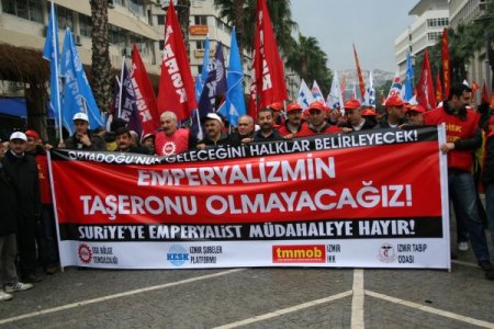 NATO üslerinin kapatılmasını isteyen grup yürüyüş yaptı