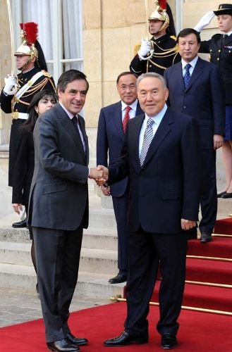 Nazarbayev, Fransa Ziyaretinden Memnun
