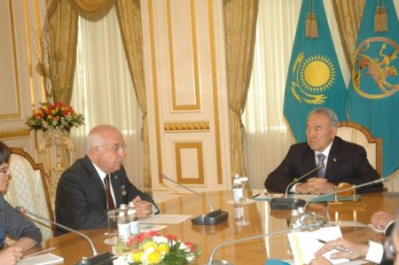 Nazarbayev, TBMM Başkanı Çiçek'i kabul etti