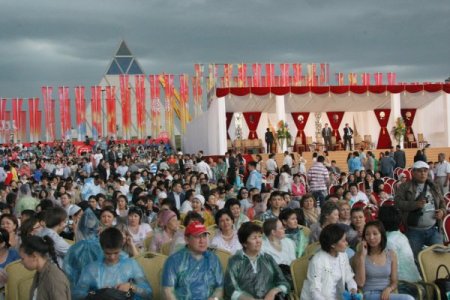 Nazarbayev’in Doğum Günü Kutlamasına Yağmur Engeli