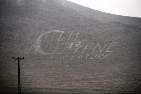 'Ne Mutlu Türküm Diyene' yazısının sildirildiği iddiasına Vali'den tepki geldi