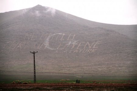 'Ne Mutlu Türküm Diyene' yazısının sildirildiği iddiasına Vali'den tepki geldi
