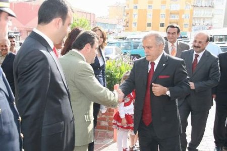 Necati Şentürk Görevine Başladı