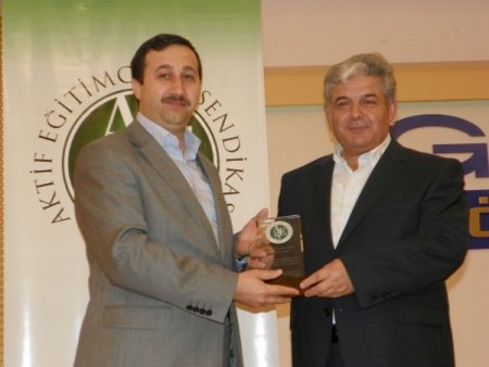 Necdet İçel: İlmi dünya ve ahiret için öğrenin