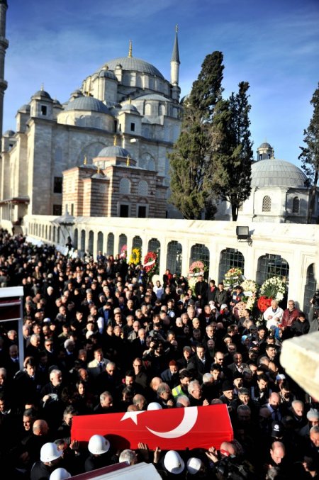 Necdet Menzir son yolculuğuna uğurlandı