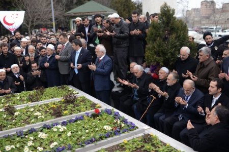 Necmettin Erbakan dualarla anıldı
