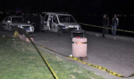 'neden Yan Baktın' Deyip Kalbinden Bıçakladılar