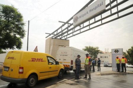 Nelson Mandela'nın Taburcu Edilmemesi Güney Afrikalıları Endişelendirdi