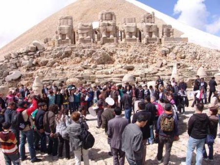 Nemrut Dağı'ndan Dünyaya Barış Mesajı Verildi