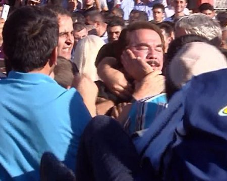 Neşet Ertaş'ın cenazesine katılan Orhan Gencebay’ın zor anları