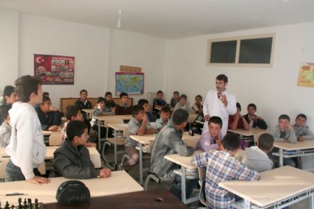 NEV-DER, ücretsiz dershane hizmeti veriyor