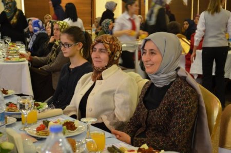 Nevbahar Derneği'nden hayırseverlere şükran yemeği
