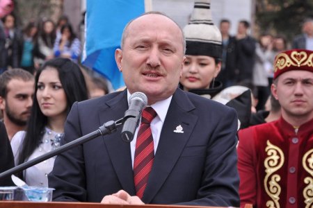 Nevruz ateşinden atlarken çarpışan kadının saçları yandı