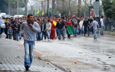 Nevruz Bitti Taşlar Çıktı