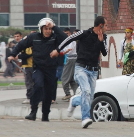 Nevruz Bitti Taşlar Çıktı