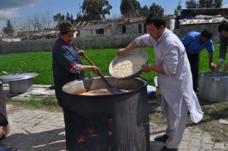Nevruz İçin 5 Bin Kişilik Pilav Yaptılar