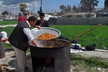 Nevruz İçin 5 Bin Kişilik Pilav Yaptılar