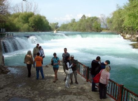 Nevruz Ve Paskalya Bayramı Tatiline Gelen İranlı Ve Avrupalı Turistler Manavgat Şelalesi'nde Buluştu