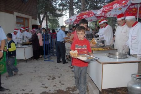 Nevşehir Belediyesi'nden Bin 500 Kişilik Ramazan Sofrası