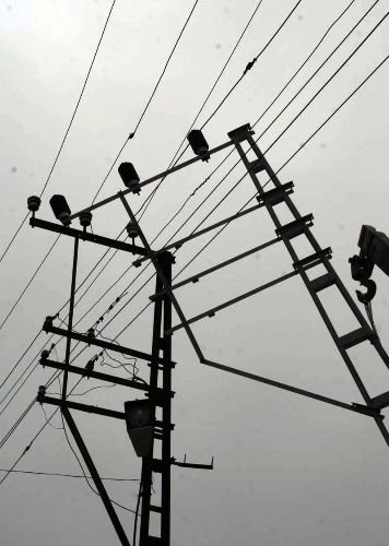 Nevşehir'de Elektrik Tellerini Yer Altına Alan İşçiler Akıma Kapıldı: 2 Ölü Bir Yaralı
