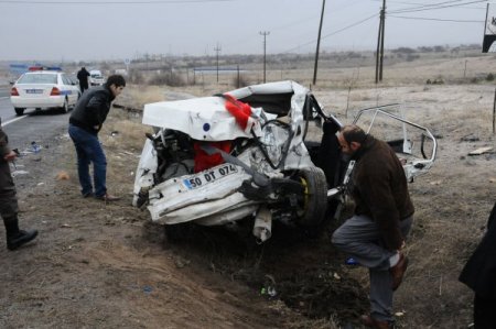 Nevşehir’de kaygan yolda aşırı sürat yapan araç kaza yaptı: 2 ölü, 8 yaralı
